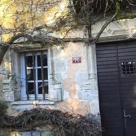 Au Pied De